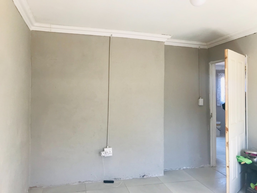 2 Bedroom Property for Sale in Bloemside 5 Free State